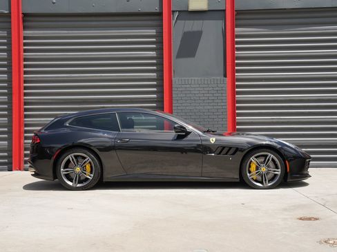 Used 2017 Ferrari GTC4Lusso AWD/4WD image 11