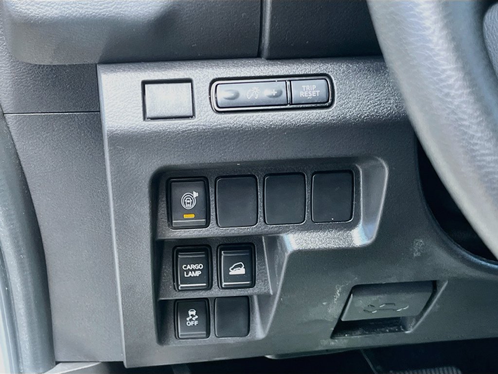 Used 2025 Nissan Frontier SV AWD/4WD image 10
