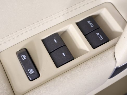 Used 2012 Lincoln MKZ Hybrid image 39