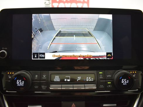 Used 2025 Toyota Grand Highlander AWD Hybrid image 18