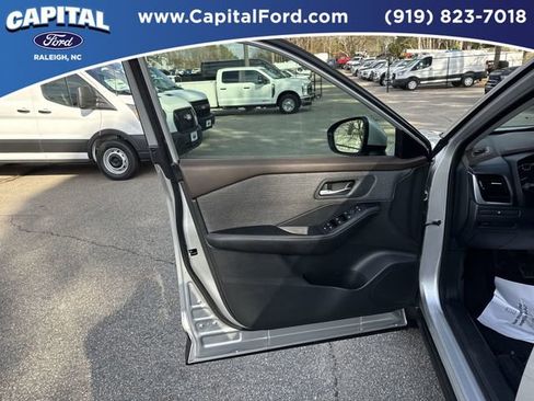 Used 2022 Nissan Rogue SV image 19