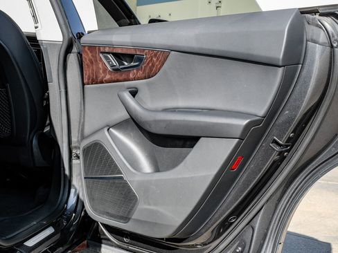 Used 2020 Audi Q8 Premium Plus image 44