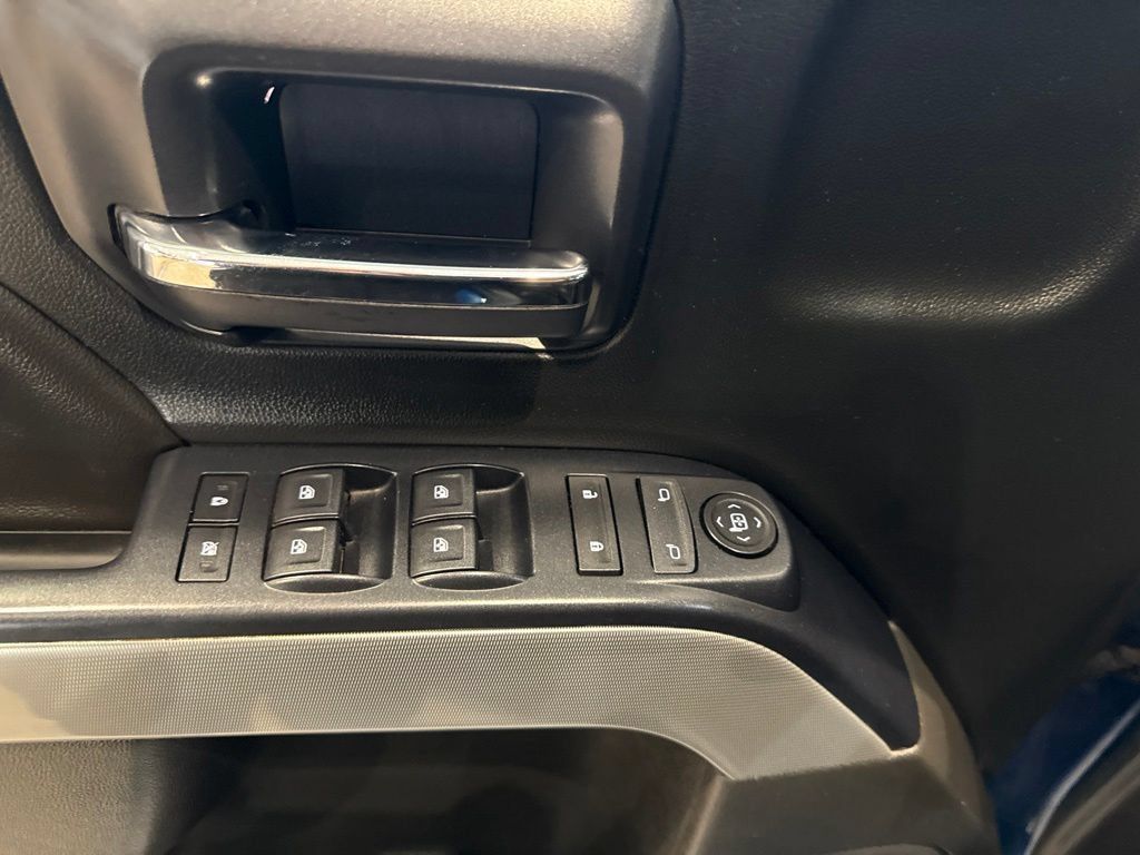 Used 2018 Chevrolet Silverado 1500 LT w/ All Star Edition AWD/4WD image 21
