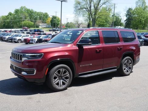 Used 2025 Jeep Wagoneer 4WD w/ Convenience Group I image 12
