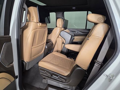 Used 2021 Cadillac Escalade Premium Luxury image 23