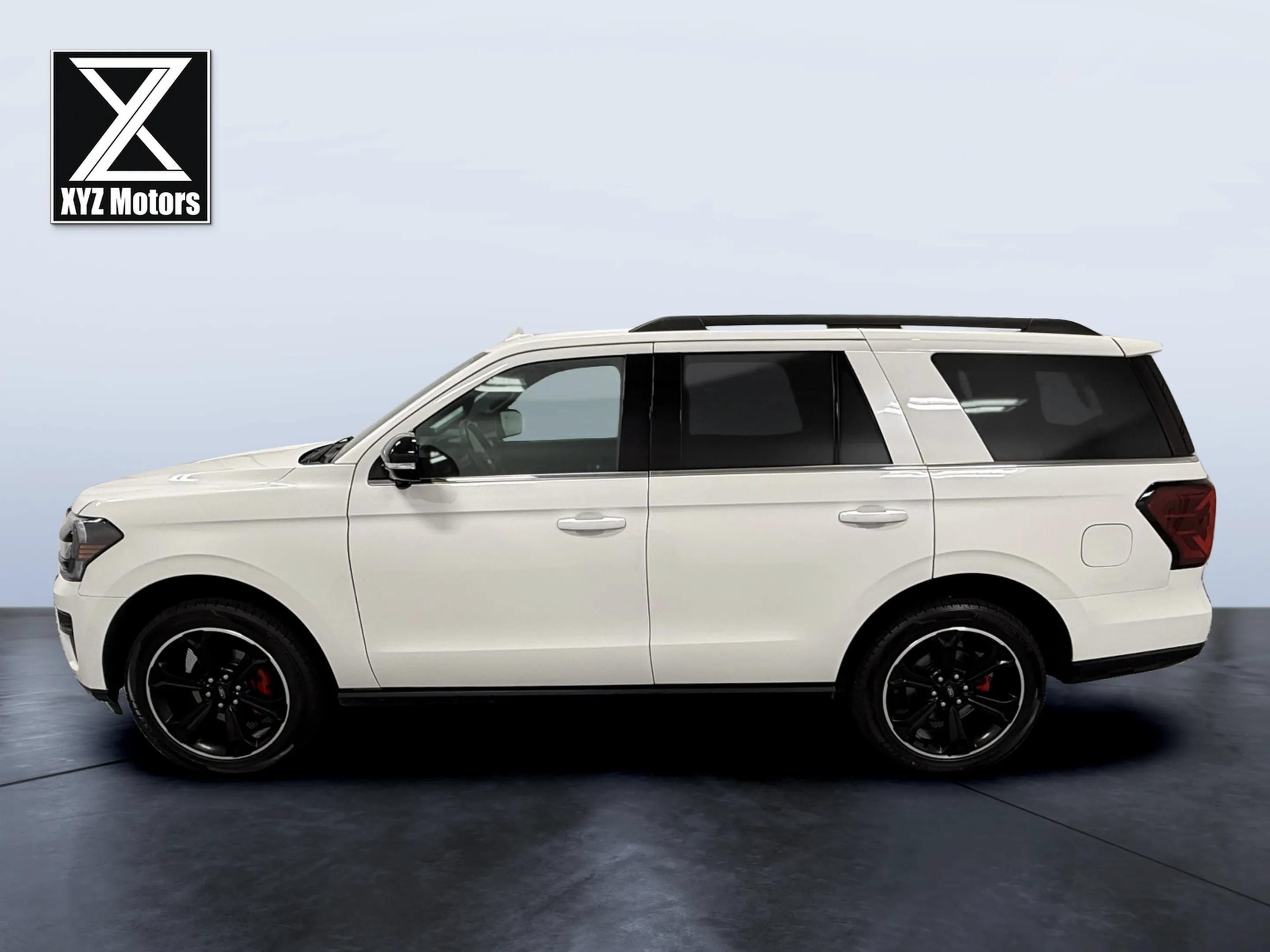 Used 2023 Ford Expedition Limited AWD/4WD image 3