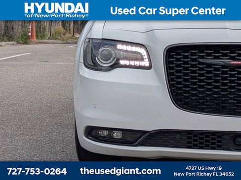 Used 2020 Chrysler 300 S w/ Safetytec Plus Group RWD image 9