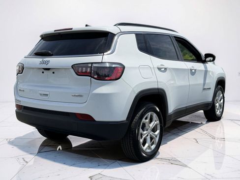 Used 2024 Jeep Compass Latitude AWD/4WD image 3