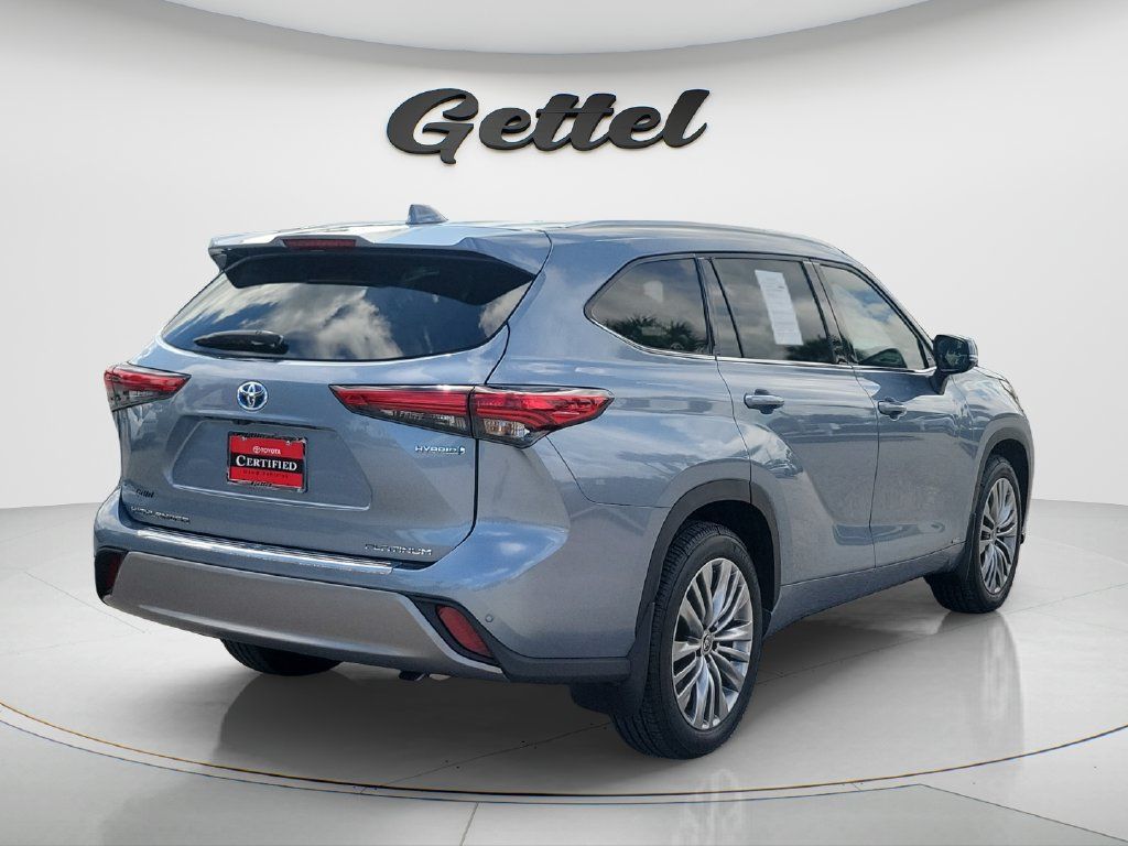 Certified 2022 Toyota Highlander Platinum AWD/4WD image 5