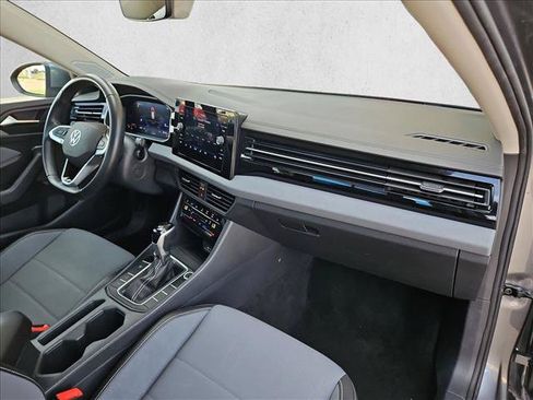 Used 2025 Volkswagen Jetta SE FWD image 20