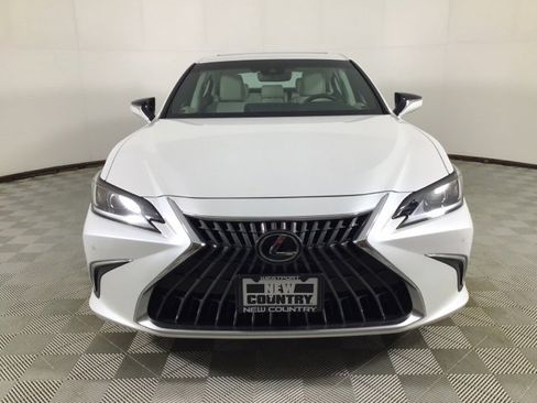 Used 2023 Lexus ES 300h w/ Premium Package image 2
