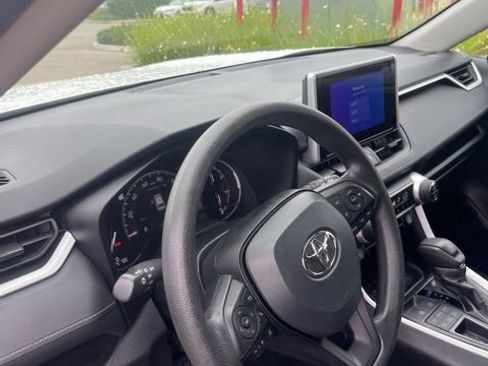 Used 2024 Toyota RAV4 XLE AWD/4WD image 14