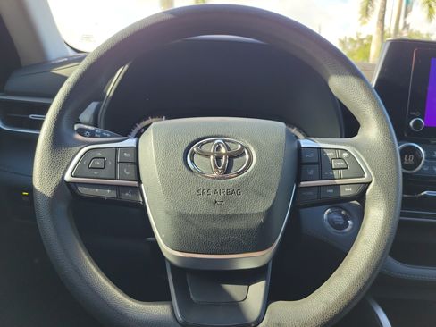 Used 2023 Toyota Highlander L FWD image 23