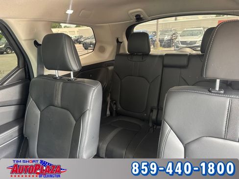 Used 2025 Honda Pilot Touring image 17