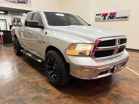 Used 2017 RAM 1500 Classic SLT image 3