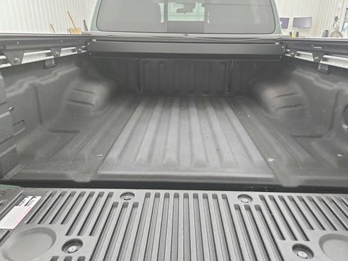 Used 2023 Nissan Frontier SV w/ SV Convenience Package RWD image 40