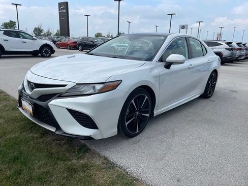 Used 2019 Toyota Camry XSE FWD image 3