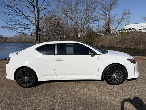 Used 2014 Scion tC image 3