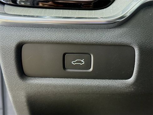 New 2026 Volvo V60 B5 Cross Country Ultra w/ Climate Package image 10