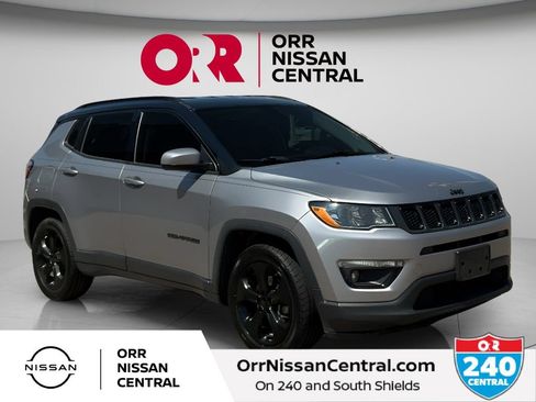 Used 2019 Jeep Compass Latitude FWD image 3