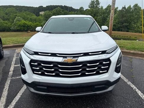 Used 2026 Chevrolet Equinox LT FWD image 2