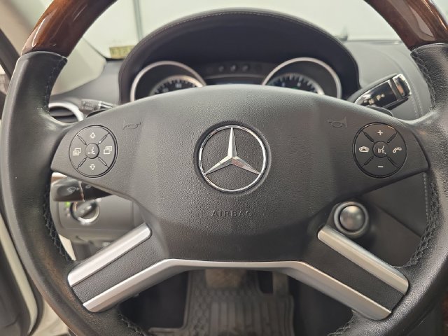 Used 2011 Mercedes-Benz GL 450 4MATIC image 30
