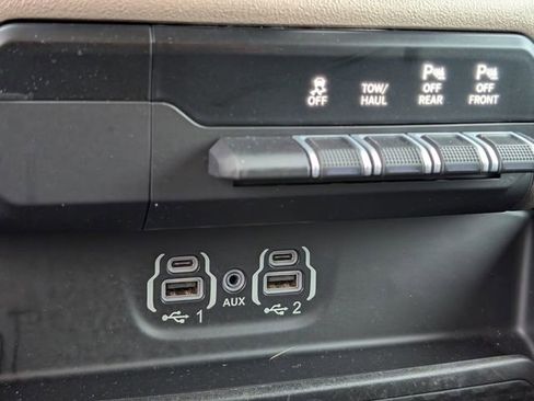 Used 2020 RAM 1500 Laramie AWD/4WD image 19
