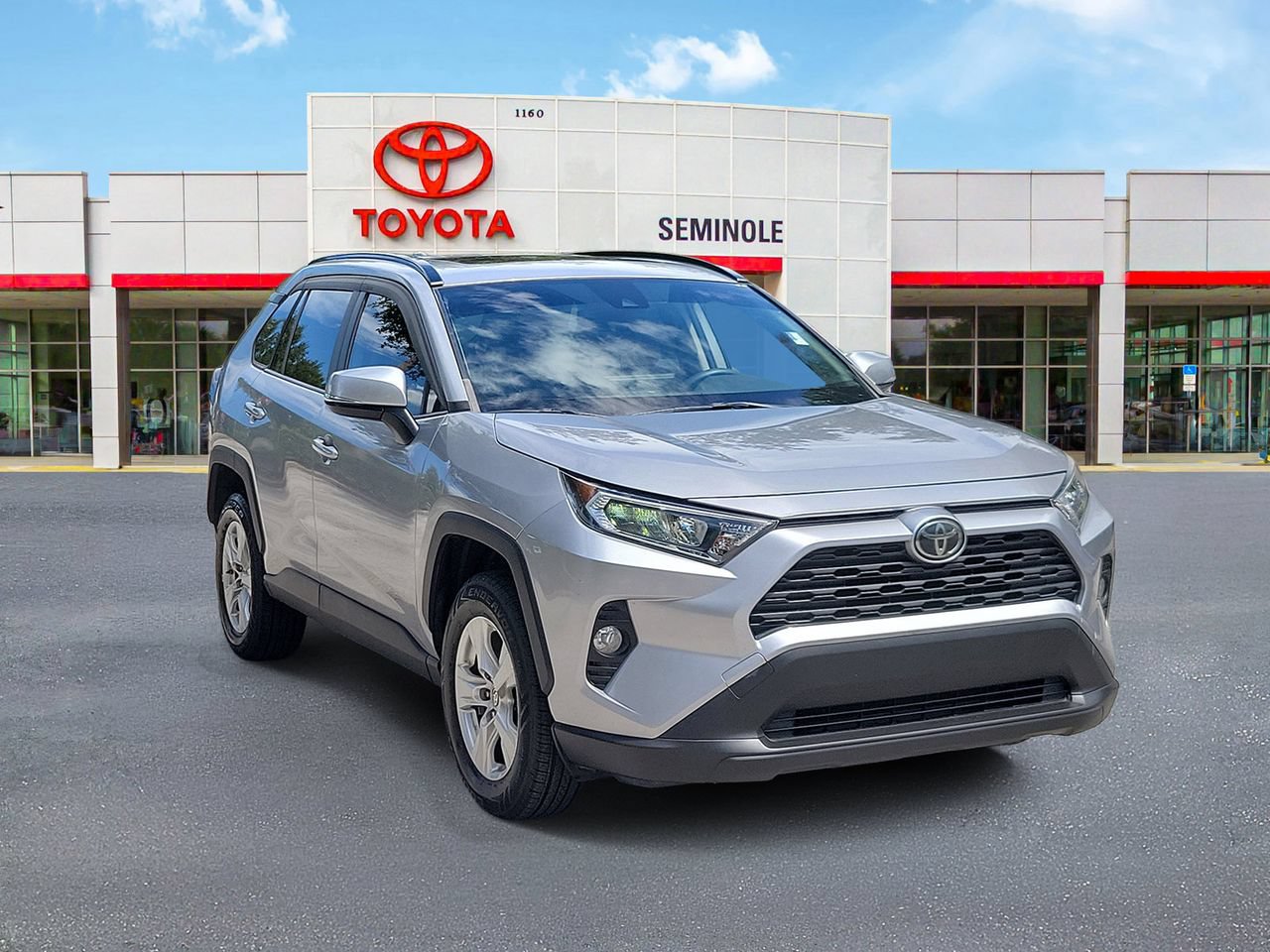 Used 2019 Toyota RAV4 XLE FWD image 2