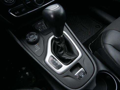 Certified 2018 Jeep Cherokee Latitude Plus w/ Cold Weather Group image 26