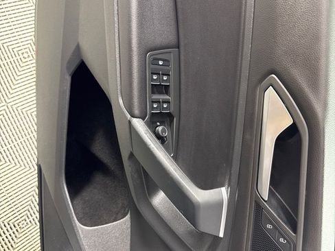 Used 2019 Volkswagen Tiguan SE image 13