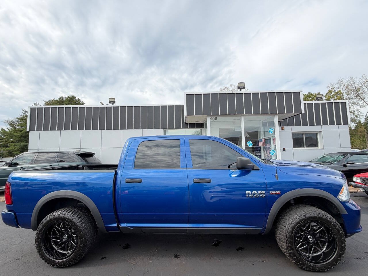 Used 2017 RAM 1500 Express AWD/4WD image 8