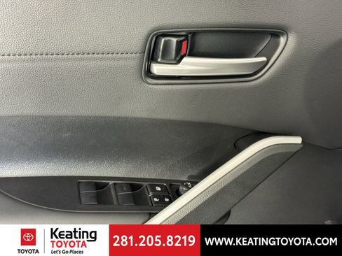 Certified 2025 Toyota Corolla Cross XLE image 13