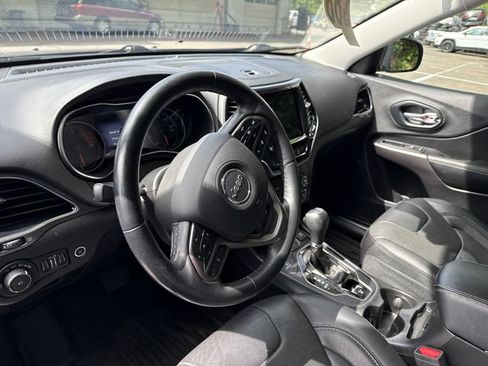 Used 2019 Jeep Cherokee Limited w/ Luxury Group AWD/4WD image 18