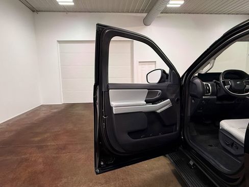 Used 2025 Ford Expedition Max Platinum w/ Driver's Package AWD/4WD image 57