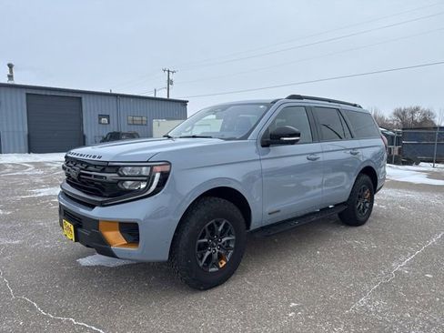 Used 2025 Ford Expedition Tremor image 3