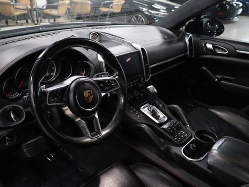 Used 2017 Porsche Cayenne Turbo image 13