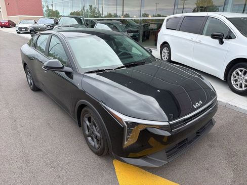 Certified 2025 Kia K4 FWD image 3