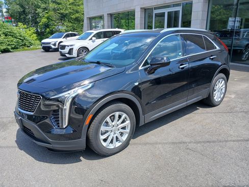 Used 2023 Cadillac XT4 Luxury w/ Cold Weather Package AWD/4WD image 2