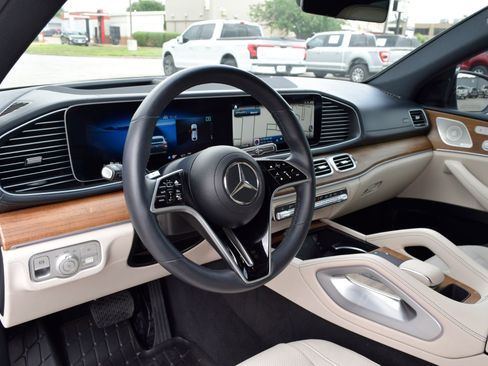 Used 2025 Mercedes-Benz GLE 450 4MATIC Coupe image 17