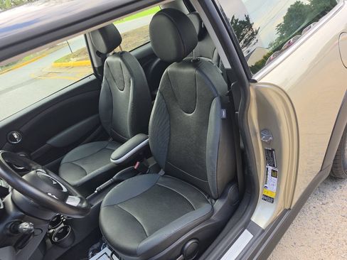 Used 2010 MINI Cooper Hardtop w/ Premium Pkg FWD image 10