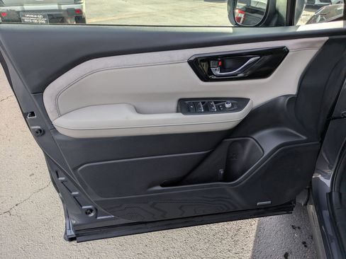 Used 2025 Subaru Forester Limited w/ Popular Package image 15