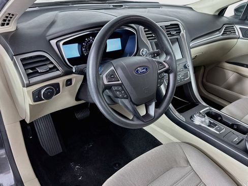 Used 2019 Ford Fusion SE FWD image 9
