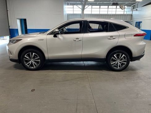 Used 2021 Toyota Venza LE w/ Carpet Mat Package (TMS) AWD/4WD image 6