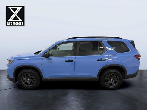 Used 2025 Honda Pilot TrailSport image 3