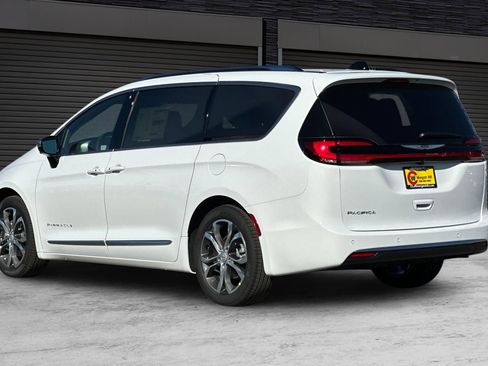 New 2026 Chrysler Pacifica Pinnacle image 6