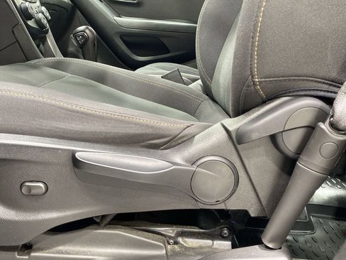 Used 2020 Chevrolet Trax LS image 12