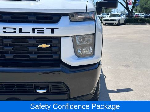 Used 2022 Chevrolet Silverado 2500 Custom w/ Custom Value Package AWD/4WD image 4