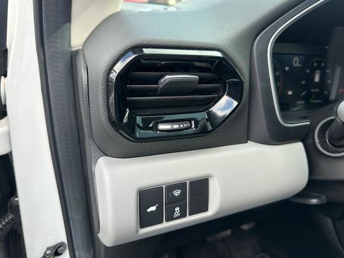 Used 2025 Honda Pilot Elite image 9