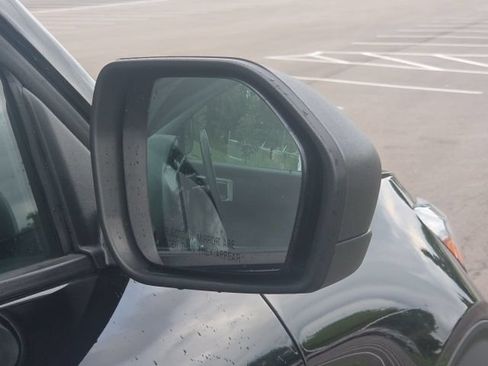 Used 2024 Ford Explorer XLT AWD/4WD image 7