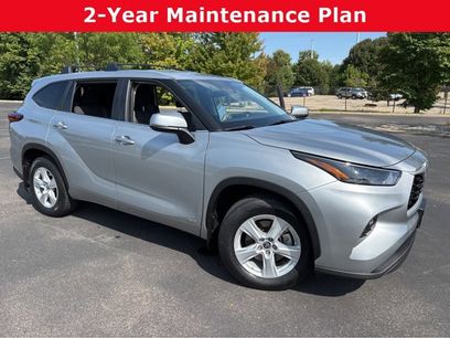 Used 2023 Toyota Highlander LE